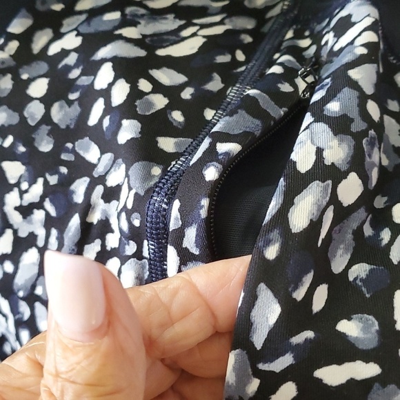 Capris leggings. Black. White and gray. 2 open large pockets 1 zipper pocket. Sm - Picture 8 of 8